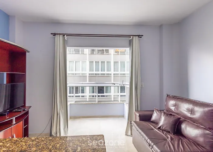 Apto Quadra Mar Em Balneario Camboriu - Eit302